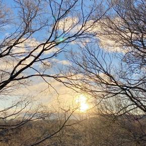 雪景色の中のサンライズシーン・・・