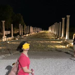 夜の観光地で大喧嘩