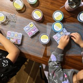 6歳娘、今度はスライムパレットだそうです。