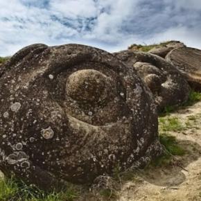 まぁ、ノジュールですな〜ルーマニアの生きた岩「トロヴァント」。