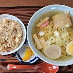 【しらかば茶屋】美唄名物のとりめし！塩ラーメンセットが人気