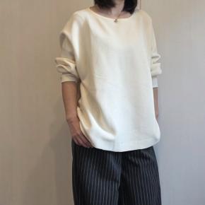 お正月の挨拶におすすめな上品なトップス