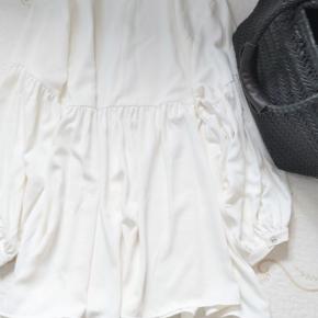 ◇少ない服で着回したい···白ブラウスコーデ