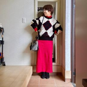 20251111 GEVS.のオープンワークアーガイルニット、赤とモノトーンの冬コーデ