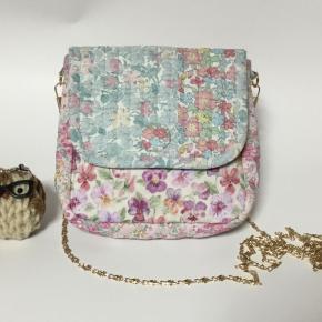 リバティの生地を使ったポシェット