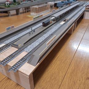 対向式ホームと対向式ホームの間に、島式ホーム…