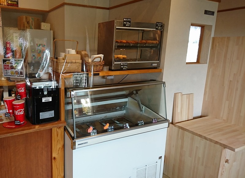 西都市の「有田さんちのお肉やさん」の中の様子1