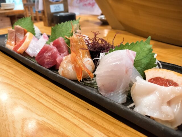 【ざうお小牧店】船の上で釣りができる居酒屋!釣りたて鯛&伊勢海老のお造りが絶品