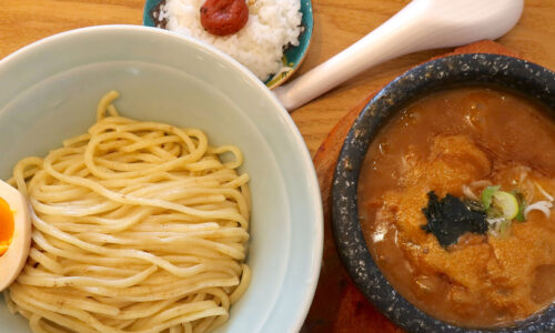 沖縄・北谷「サカナアクション」で石焼き濃厚うにつけ麺＋ダイブ飯セット