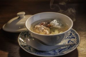 「東京最高のレストラン」編集長が選んだ今年のナンバーワンは、意外にも薬膳スープ！の画像