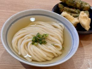 〈秋山具義の今月のNEW麺〉本場、香川のようなコシ！ 天ぷらもおいしいうどん店の画像