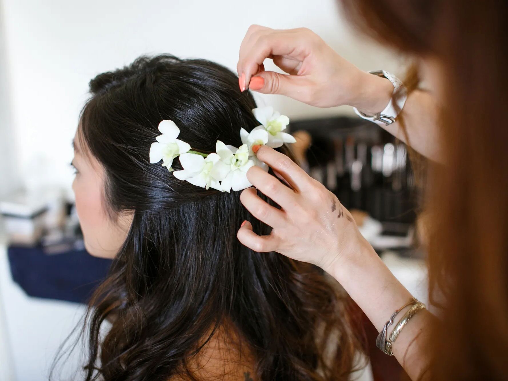 Hairstylist does bride's hair on her wedding day