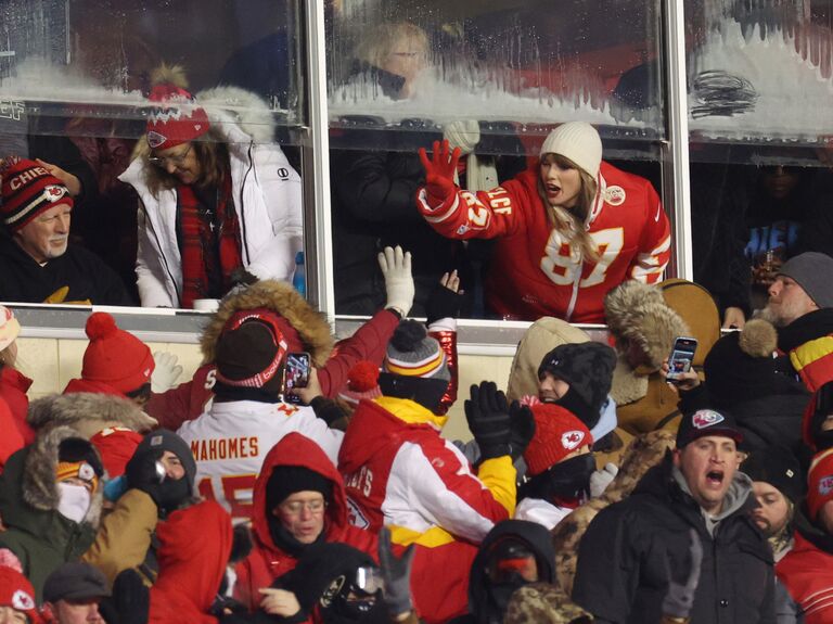 Taylor Swift at Chiefs AFC Wild Card game 