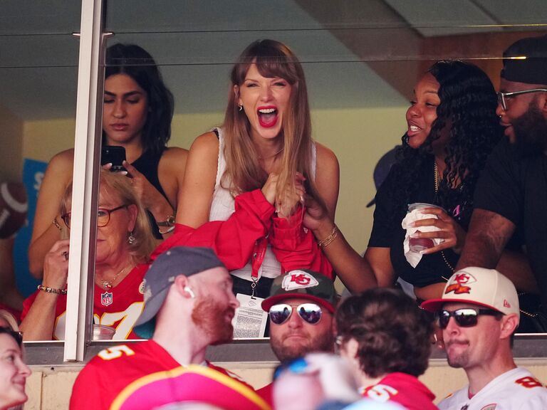 Taylor Swift at Travis Kelce's football game