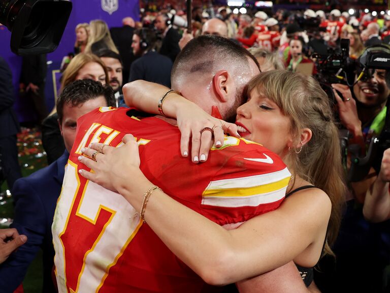 Travis Kelce and girlfriend Taylor Swift at the Super Bowl