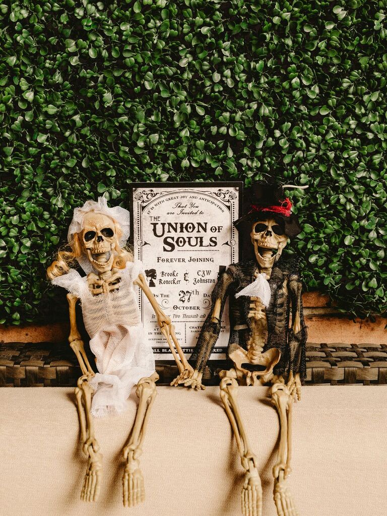 Welcome sign with two skeletons dressed as a bride and groom 