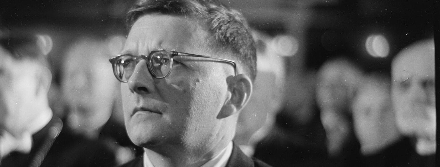 Dmitrij Sjostakovitj fotograferet til en koncert i 1950