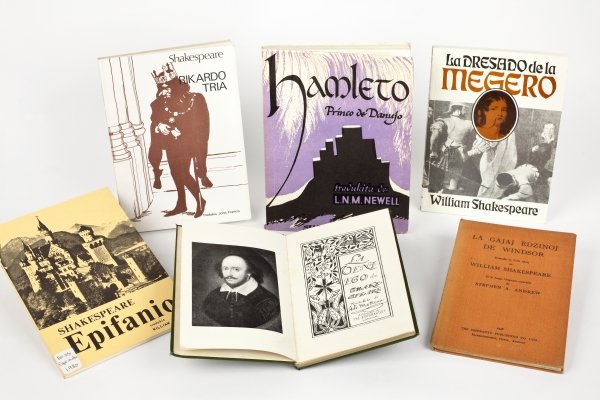 A selection of Shakespeare's plays that have been translated into Esperanto.