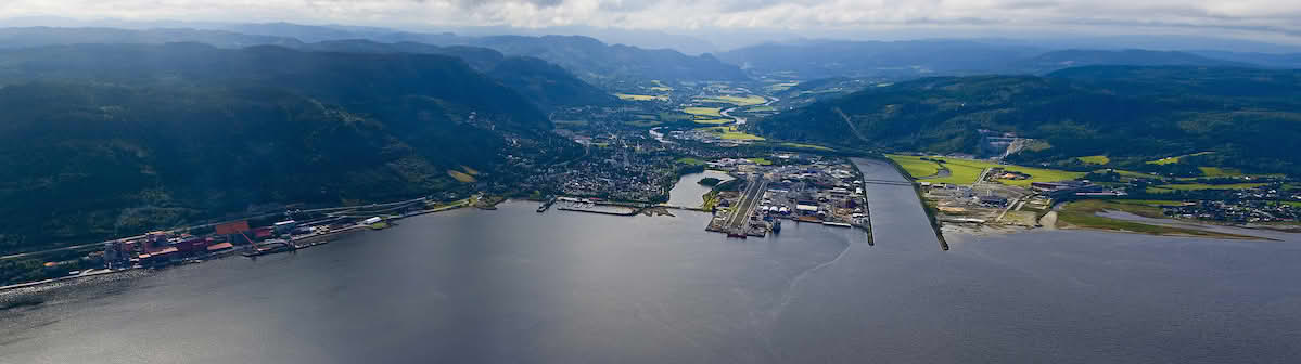 Orkanger med industriområde og Orkladalen