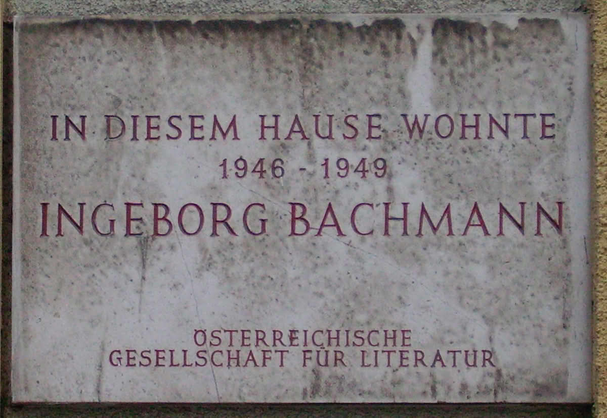 Minnetavle på huset i Wien hvor Ingeborg Bachmann bodde 1946-1949.