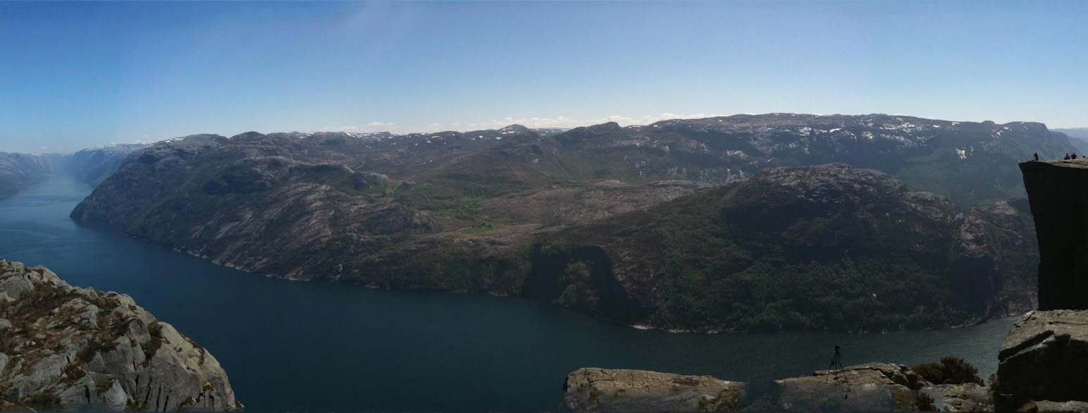 Lysefjorden, med Preikestolen til høyre