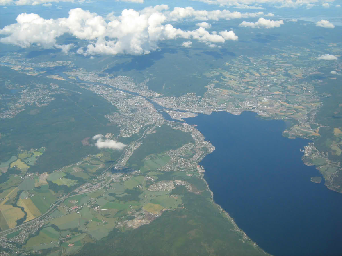 Flyfoto av Drammen og Drammensfjorden