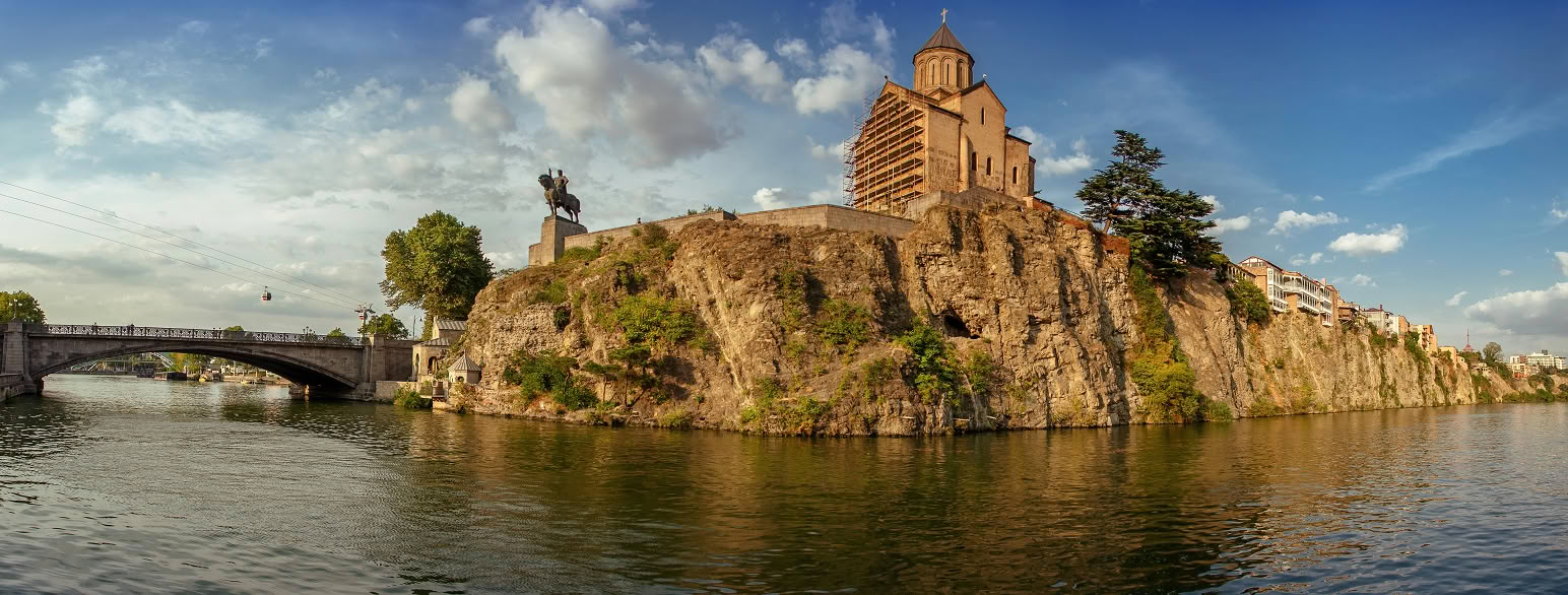 Kura ved Metekhi kirke, Tbilisi, Georgia