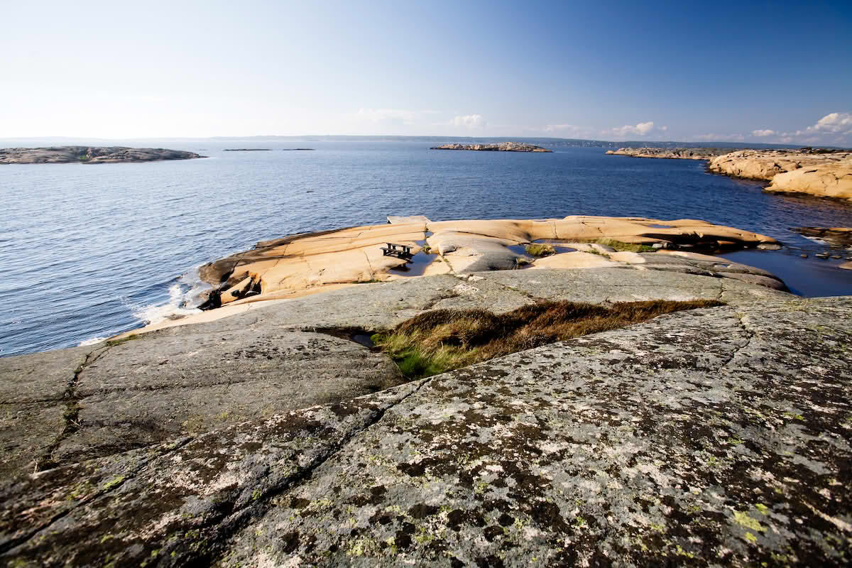 flate berg som går ut i sjøen