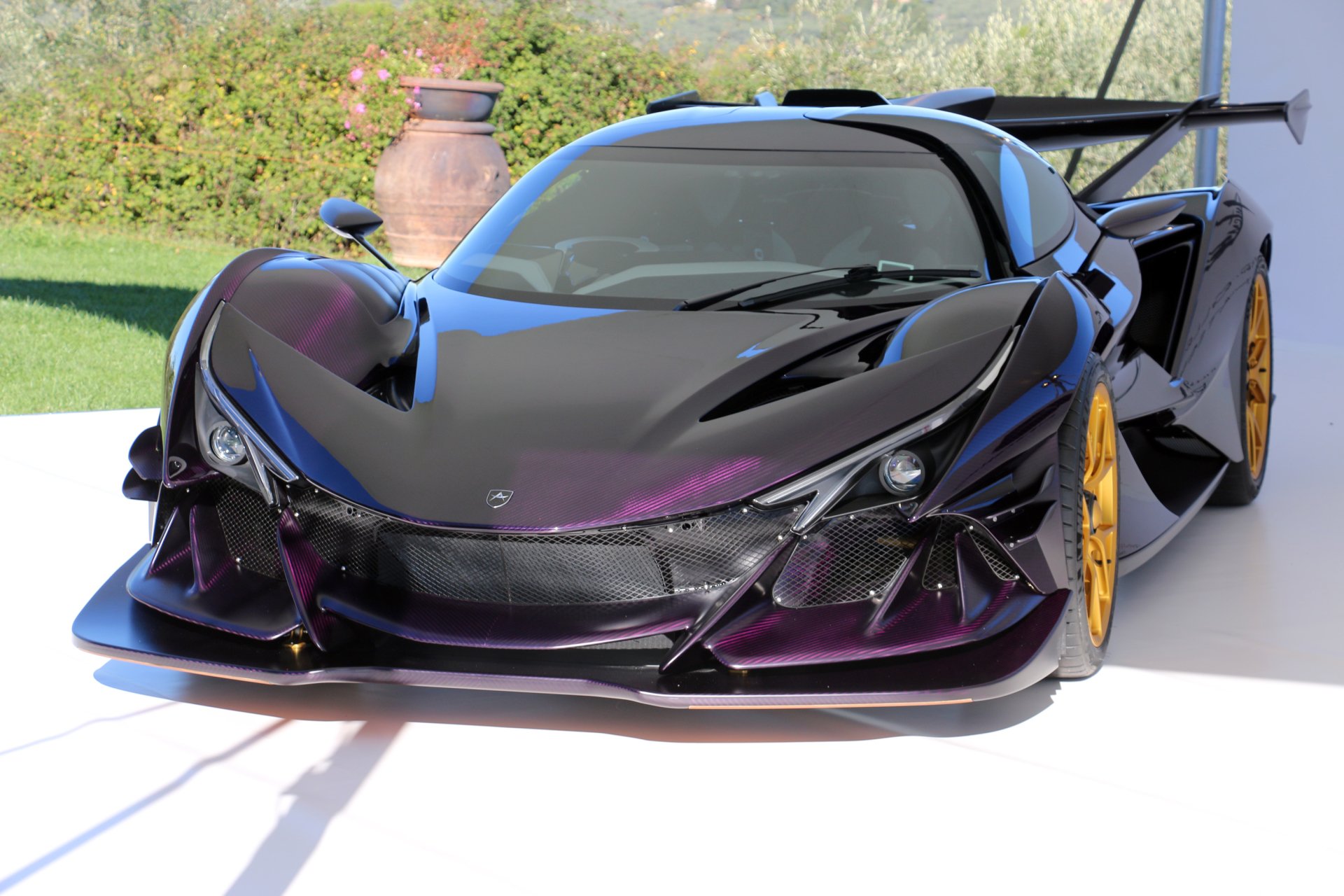 hypercar vehicle Apollo IE Image