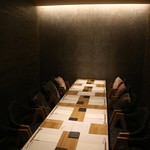 Dining&Barこやなぎ - 個室4名×１　個室6名×１　個室2部屋合わせることで最大12名まで対応出来ます 