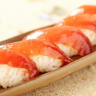 【本場・沖縄の味】べっこう色の照り◎“島ずし”は美味すぎる！