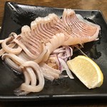 旨唐揚げと居酒メシ ミライザカ - スルメイカの炙り刺し