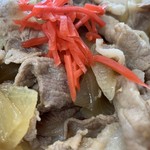 産直ゆうあい館 - 「豚丼（麦豚使用）」「大盛」接写。味わいに関しては、流石は麦豚使用の「豚丼」だ。肉質は柔らかく、それでいて心地好い噛み応えがあり、上質な国産豚肉使用であることが分かる。