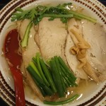 福来亭 - 鶏塩ラーメン。生の春菊もあって梅田の塩ラーメンの名店の味と似てて意外と美味しかった