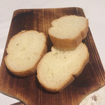 Taishu Bistro YASUDA - 食べ放題のお通しバゲット