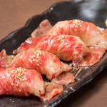 黒毛和牛上カルビ寿司（ニ貫）