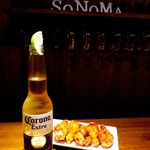 Sonoma American Wine Bar  - ホットウイングス。すっぱ辛い味がビールにぴったり