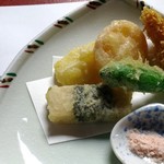 味膳 古雅味 - 天ぷら　 　あつあつで持ってきてくださいました。 　カリッと揚がっておいしかったです。