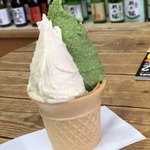 わかさやアイスクリームガーデン - ダブル350円(酒粕&抹茶)