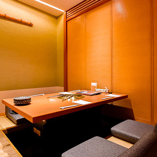 個室も多数。洗練された和の空間で至福のひとときをどうぞ