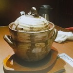 肉料理 KOJIRO - 牛テール土鍋ご飯（テールスープ付）・・・その場で骨を除いてくれました。大葉・シソの実・ネギなどでさっぱりいただけます。途中でテールスープをかけてお茶漬けでいただきました。このほうが好きでした。