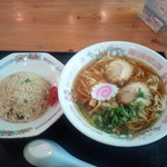 きんさい - 料理写真:半チャンラーメン