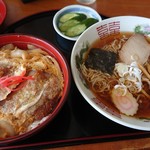 でめ金食堂 - カツ丼と小ラーメン