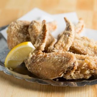 多款美味的手羽先炸雞和串燒等，讓你酒不斷！