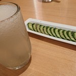 大衆餃子酒場ニューマルケン - シャリキンレモンサワーときゅうりの１本漬け