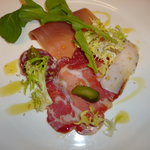 LYON - ランチの前菜イタリア産生ハムサラミの盛り合わせ