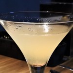 SWEETS BAR ASHIOTO - 梨と薔薇の二層のカクテル