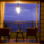 炭平 - 紺碧の海を望む和室