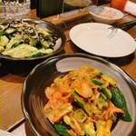 居心家 - 手前キムきゅう、奥たたききゅうり