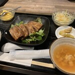 Waitan Honryudon Shin Nanba Ten - 東坡肉（トンポーロウ）ランチ（￥1000）